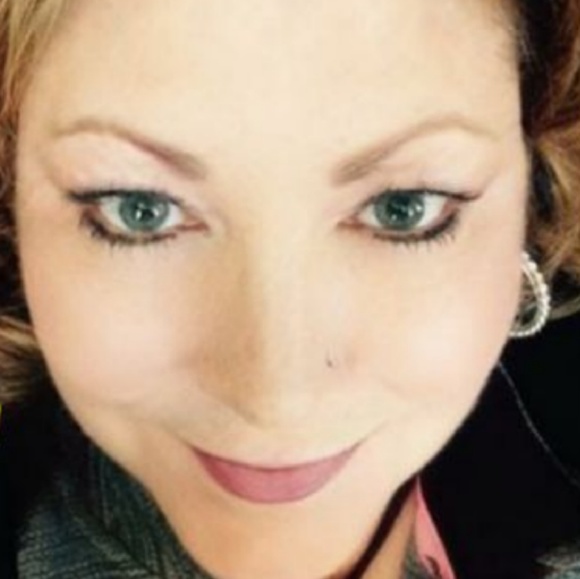 Meet your Posher, Michelle - Picture 1 of 1